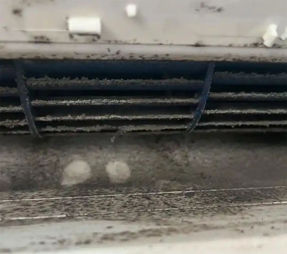 阿里地空调吹的风有股烧焦味是怎么回事